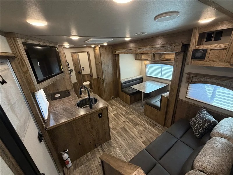 2027 Lakota Charger 4H w/16' Shortwall Living Quarters