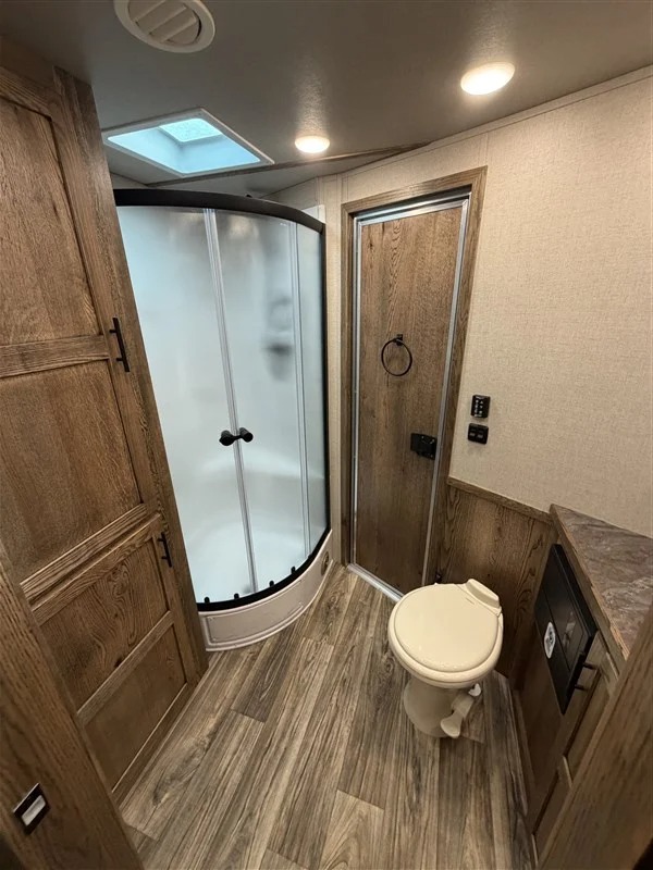 2027 Lakota Charger 4H w/16' Shortwall Living Quarters