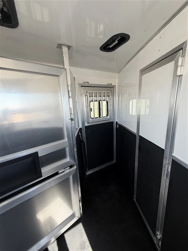 2027 Lakota Charger 4H w/16' Shortwall Living Quarters