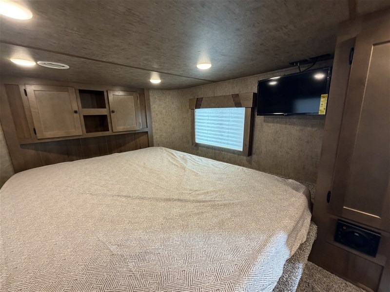 2027 Lakota Legacy 14' Stock w/Mid Tack and 9' Shortwall Living Quarters