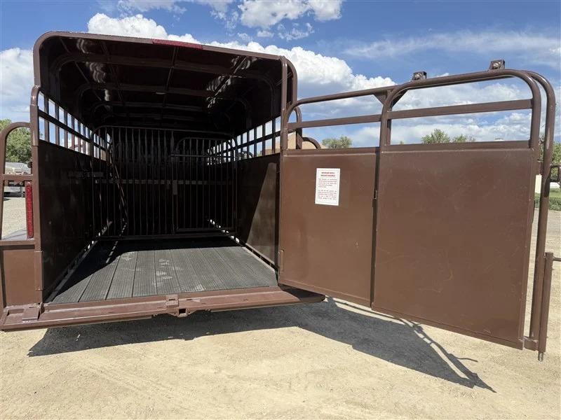 2026 Big Bend Trailers 22' w/ 2' Saddle Box and Stacked Dog Boxes Stock Trailers