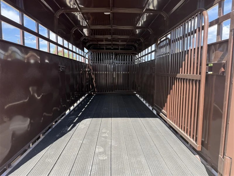 2026 Big Bend Trailers 22' w/ 2' Saddle Box and Stacked Dog Boxes Stock Trailers