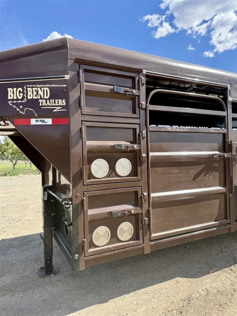 2026 Big Bend Trailers 22' w/ 2' Saddle Box and Stacked Dog Boxes Stock Trailers