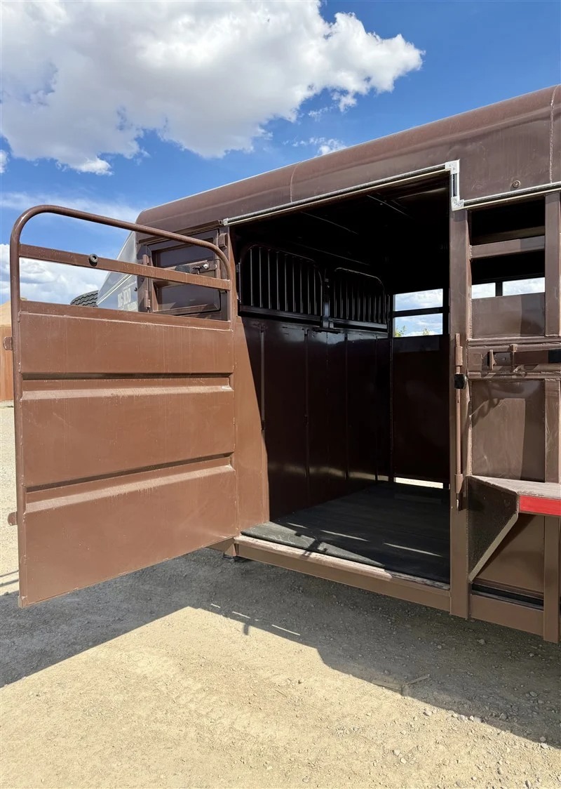 2026 Big Bend Trailers 22' w/ 2' Saddle Box and Stacked Dog Boxes Stock Trailers