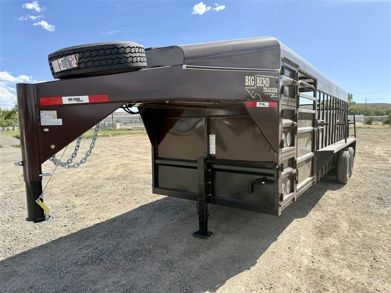 2026 Big Bend Trailers 22' w/ 2' Saddle Box and Stacked Dog Boxes Stock Trailers