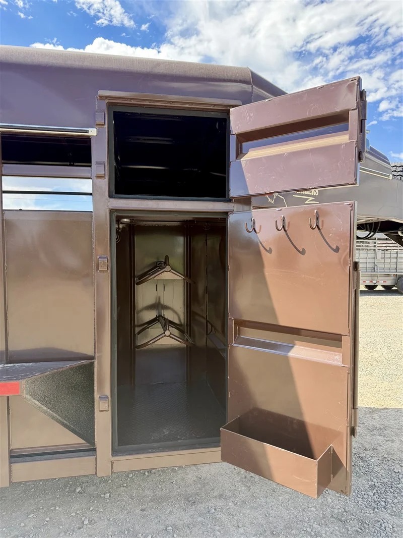 2026 Big Bend Trailers 22' w/ 2' Saddle Box and Stacked Dog Boxes Stock Trailers