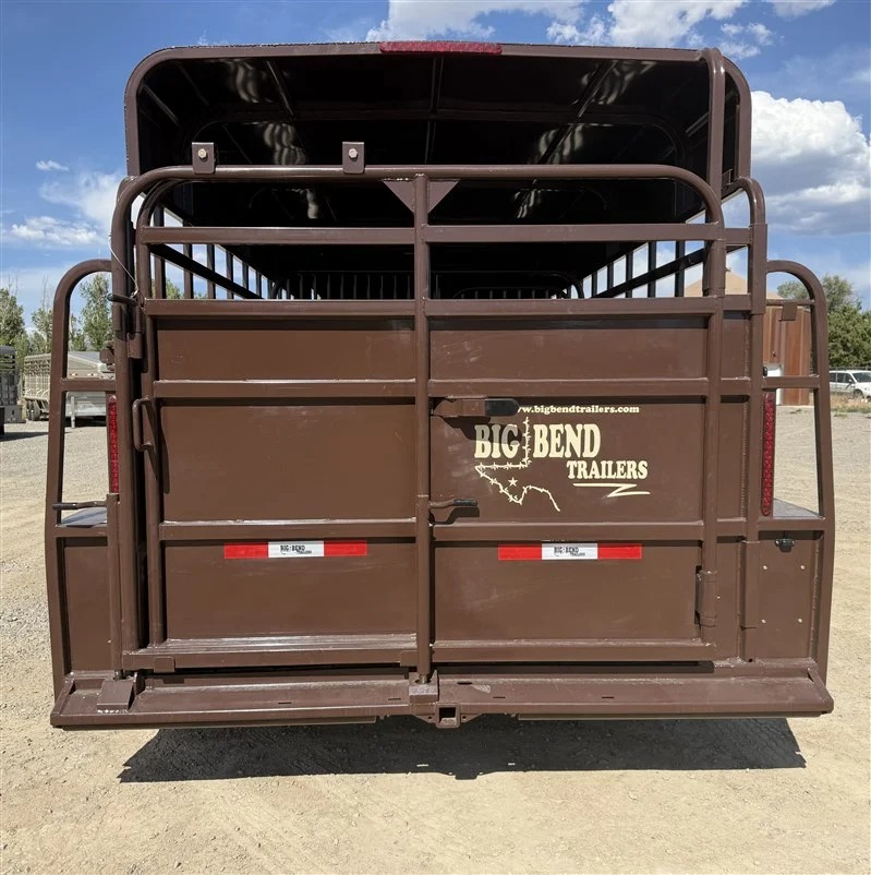 2026 Big Bend Trailers 22' w/ 2' Saddle Box and Stacked Dog Boxes Stock Trailers
